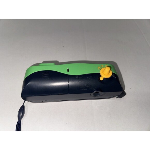 Polaroid i-Zone Green Instant Film Pocket Camera & Wrist Strap Vintage 2000 - Picture 7 of 10